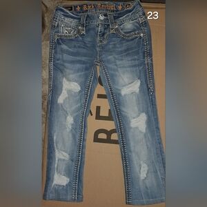 ROCK REVIVAL JEAN CAPRIS BLUE DISTRESSED  SIZE 23